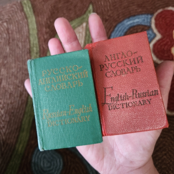 Vintage pocket-sized Russian language texts. - Picture 1 of 9